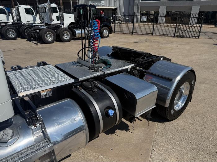2017 Peterbilt 579-21