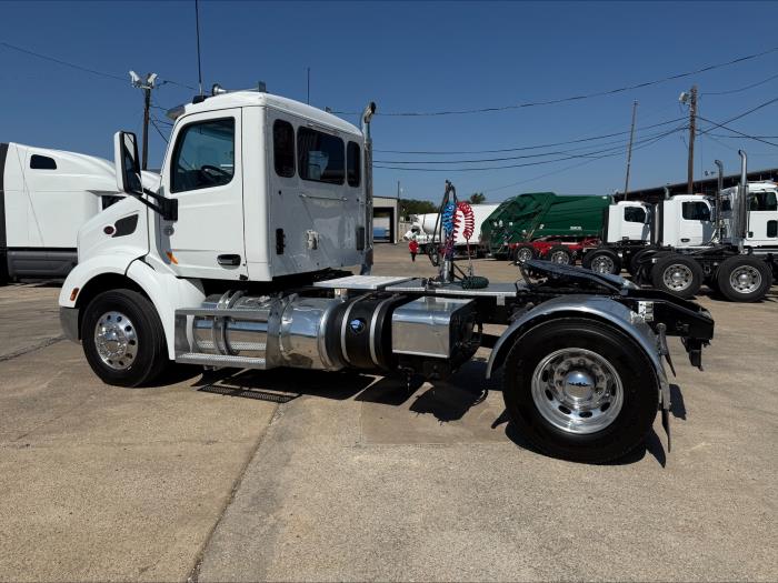 2017 Peterbilt 579-23