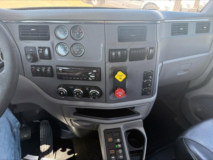 2017 Peterbilt 579-24