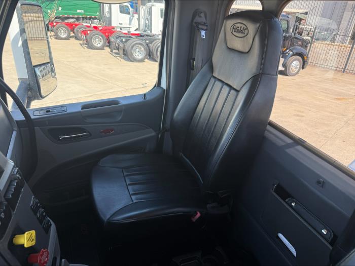 2017 Peterbilt 579-27