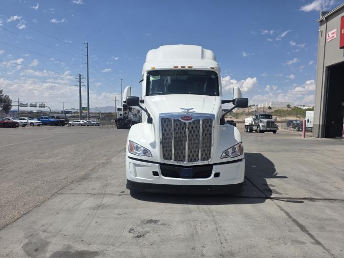 2027 Peterbilt 579-2