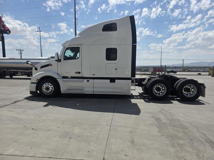 2027 Peterbilt 579-8