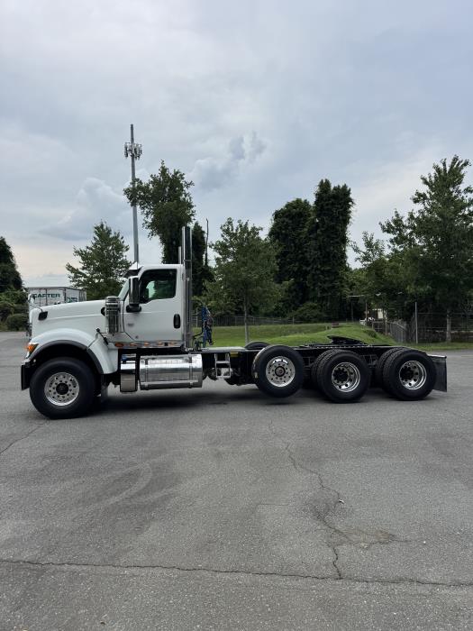 2027 International HX520-2