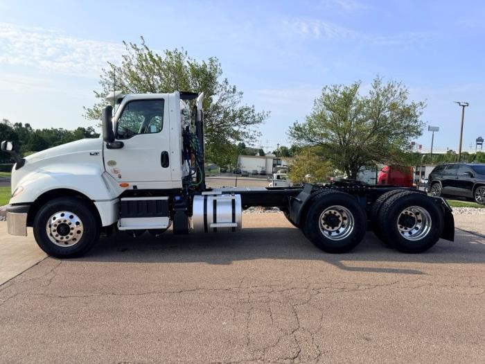 2027 International LT625-8