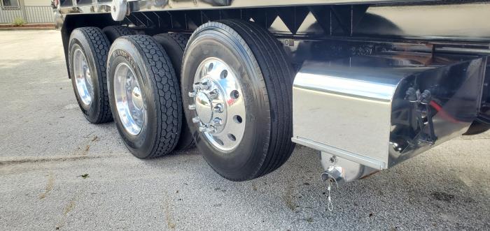 2025 Peterbilt 589-29