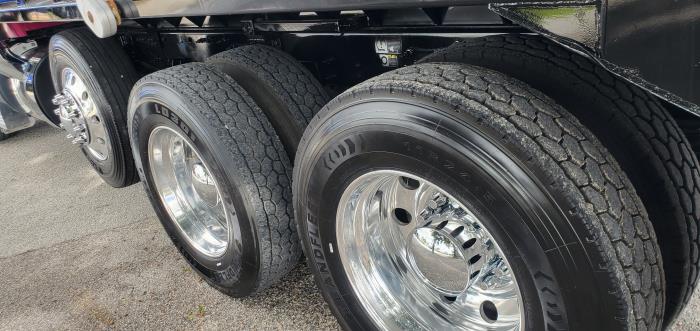 2025 Peterbilt 589-31