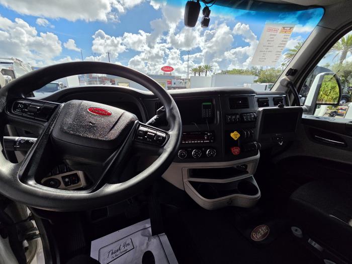 2022 Peterbilt 579-7