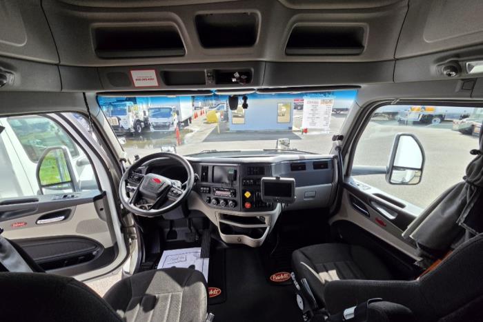2022 Peterbilt 579-8