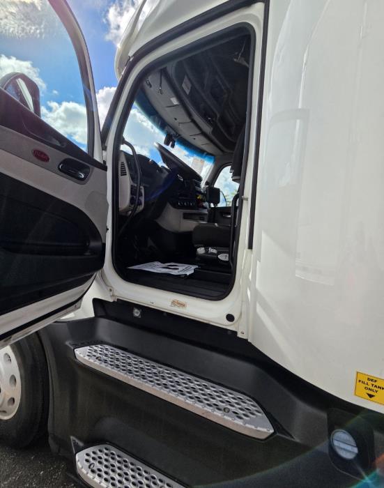 2022 Peterbilt 579-13