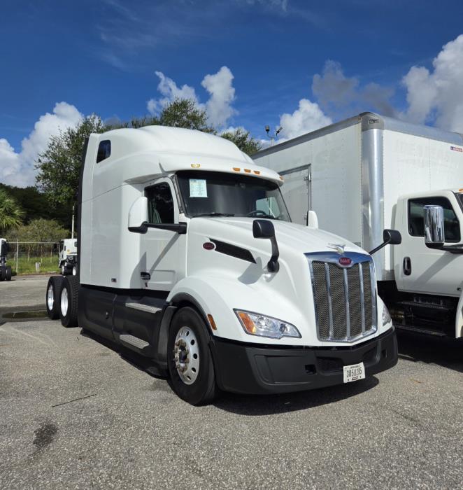 2022 Peterbilt 579-0