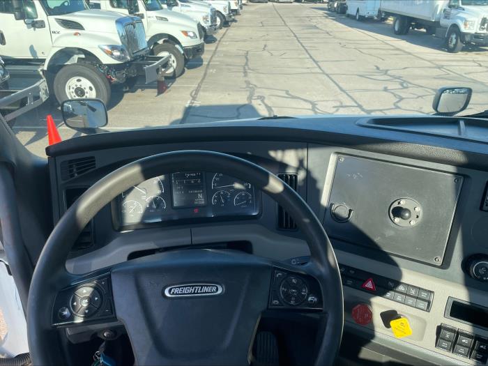 2021 Freightliner Cascadia-11