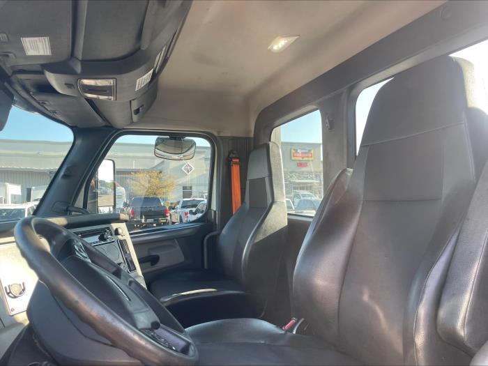 2021 Freightliner Cascadia-10