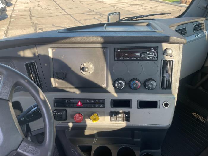 2021 Freightliner Cascadia-12
