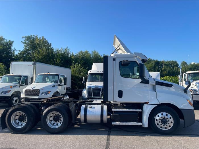2021 Freightliner Cascadia-6