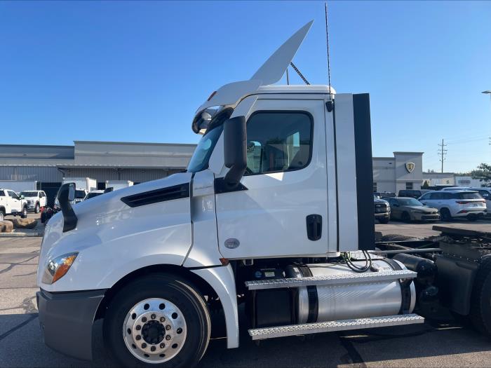 2021 Freightliner Cascadia-3