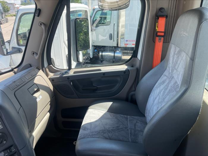2020 Freightliner Cascadia-11