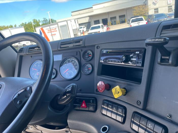 2020 Freightliner Cascadia-12