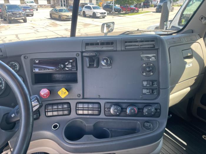 2020 Freightliner Cascadia-13