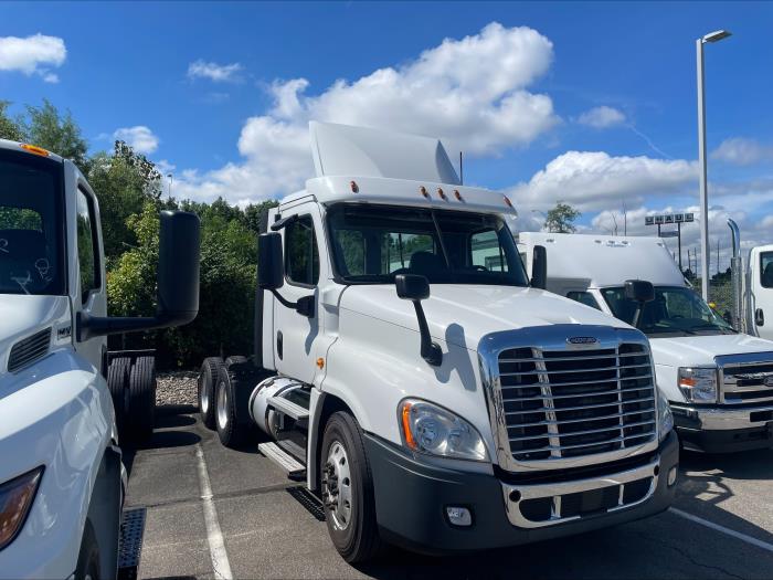 2020 Freightliner Cascadia-1