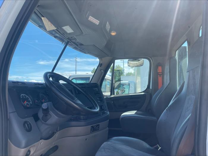 2020 Freightliner Cascadia-15