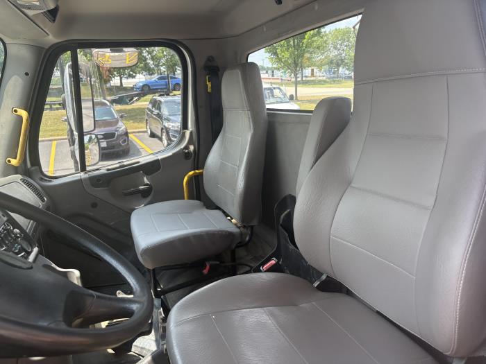 2020 Freightliner Cascadia-8