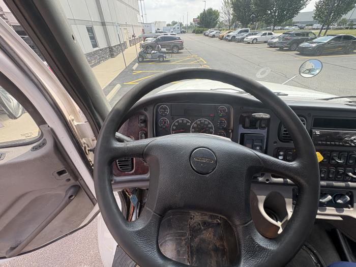 2020 Freightliner Cascadia-12