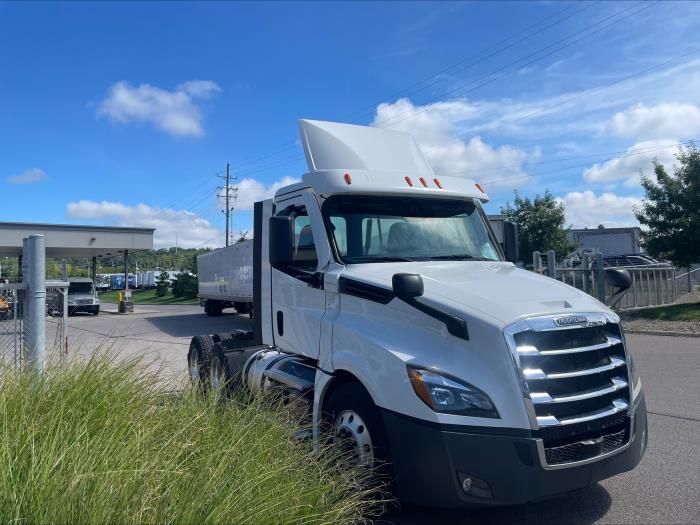 2021 Freightliner Cascadia-8