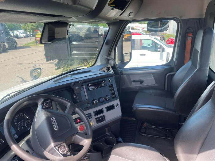 2021 Freightliner Cascadia-11