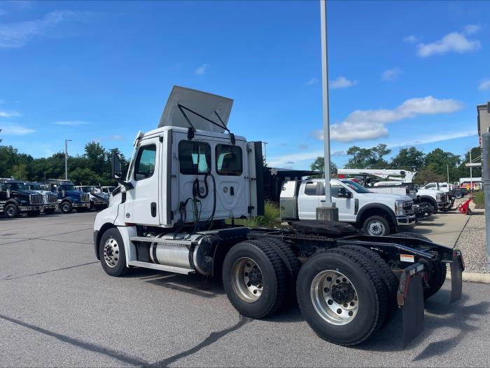 2021 Freightliner Cascadia-2