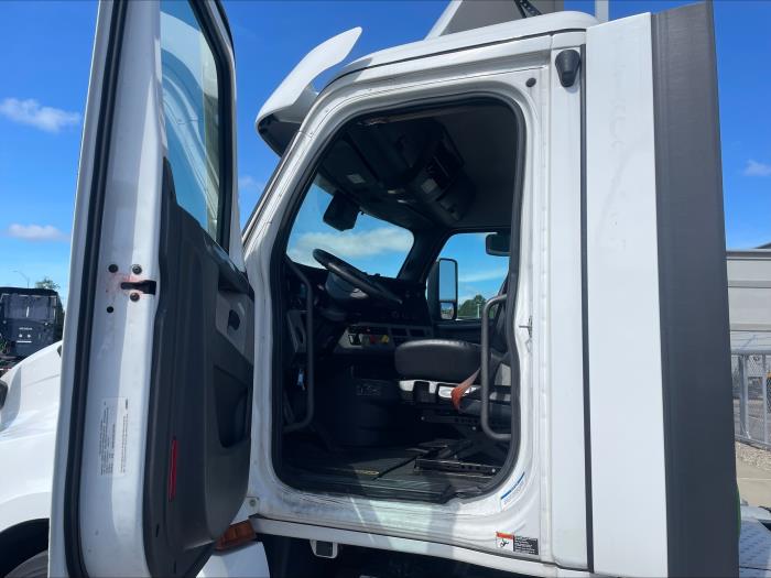 2021 Freightliner Cascadia-14