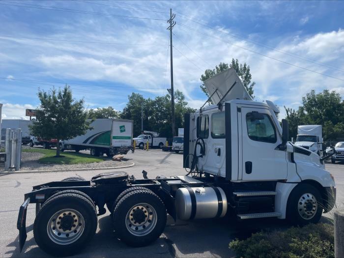 2021 Freightliner Cascadia-6