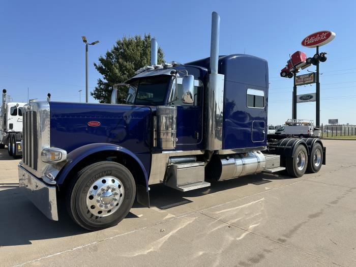 2022 Peterbilt 389-0