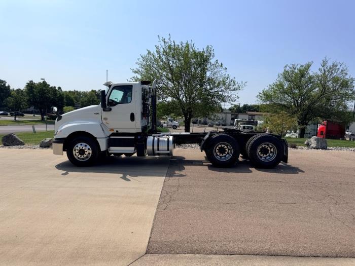 2027 International LT625-8