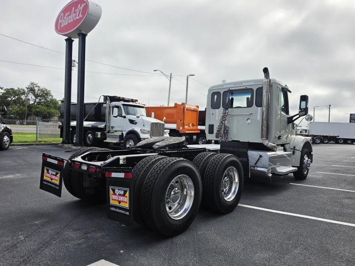 2022 Peterbilt 567-6