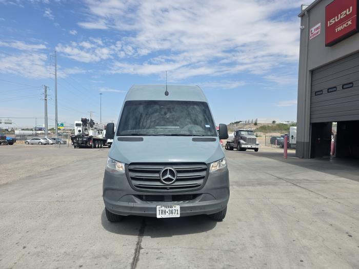 2024 Mercedes-Benz Sprinter-1