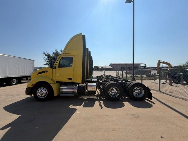 2023 Peterbilt 579-8