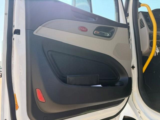 2027 Peterbilt 567-30