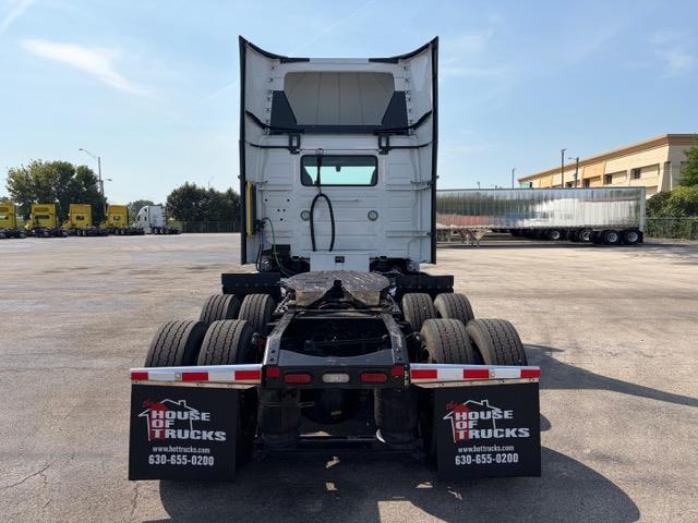 2023 Volvo VNR64T300-4