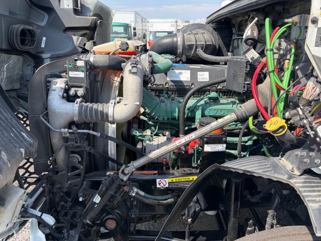 2023 Volvo VNR64T300-11