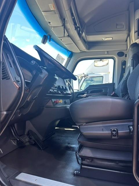 2025 Kenworth T680-6