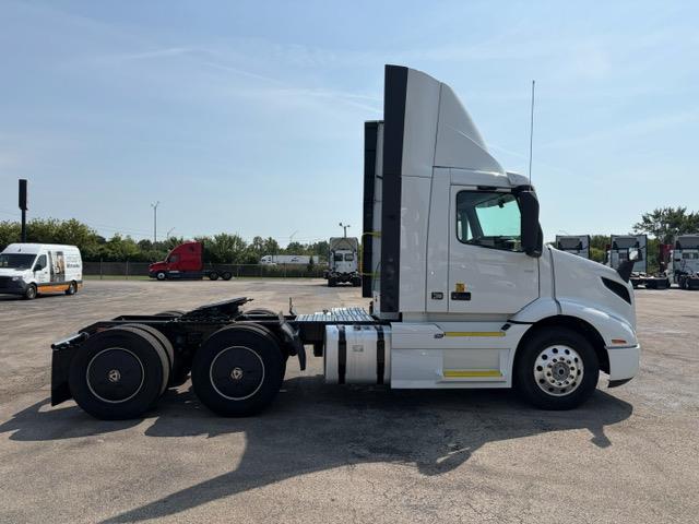 2023 Volvo VNR64T300-8