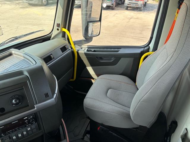 2023 Volvo VNR64T300-21