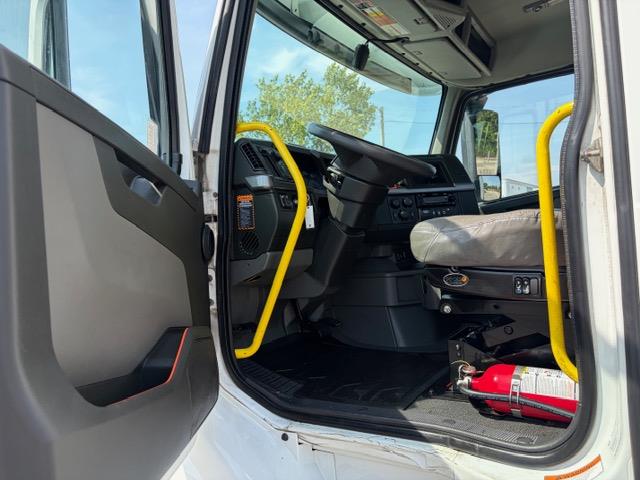 2023 Volvo VNR64T300-15