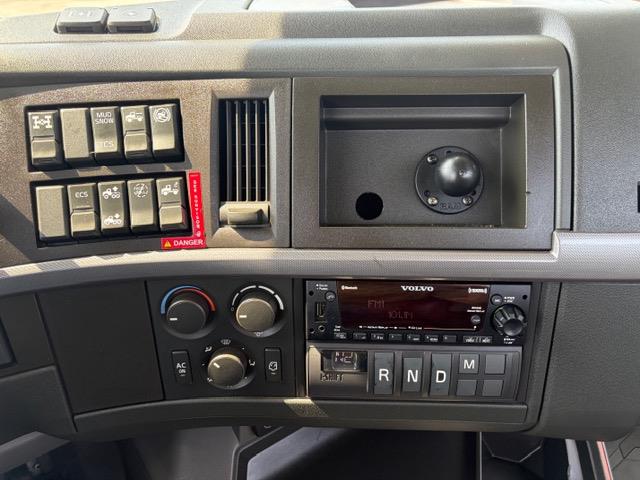 2023 Volvo VNR64T300-20