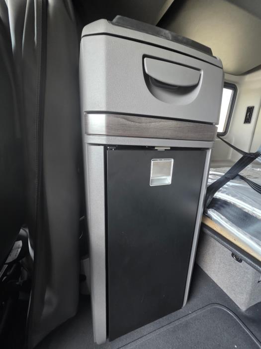 2027 International LT625-8