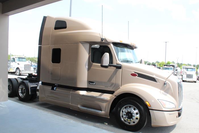 2023 Peterbilt 579-6