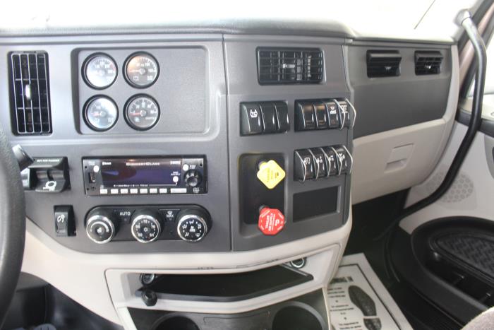 2023 Peterbilt 579-11