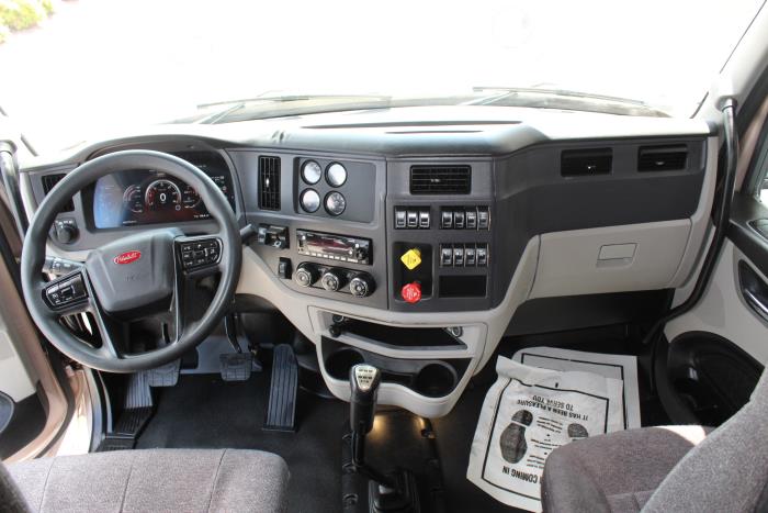 2023 Peterbilt 579-17