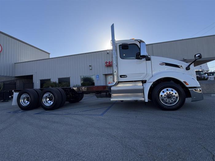 2027 Peterbilt 579-4