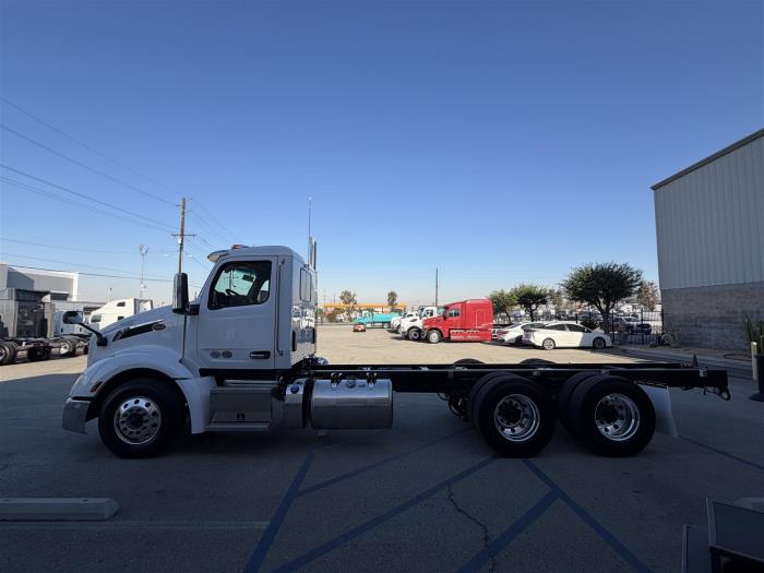 2027 Peterbilt 579-9
